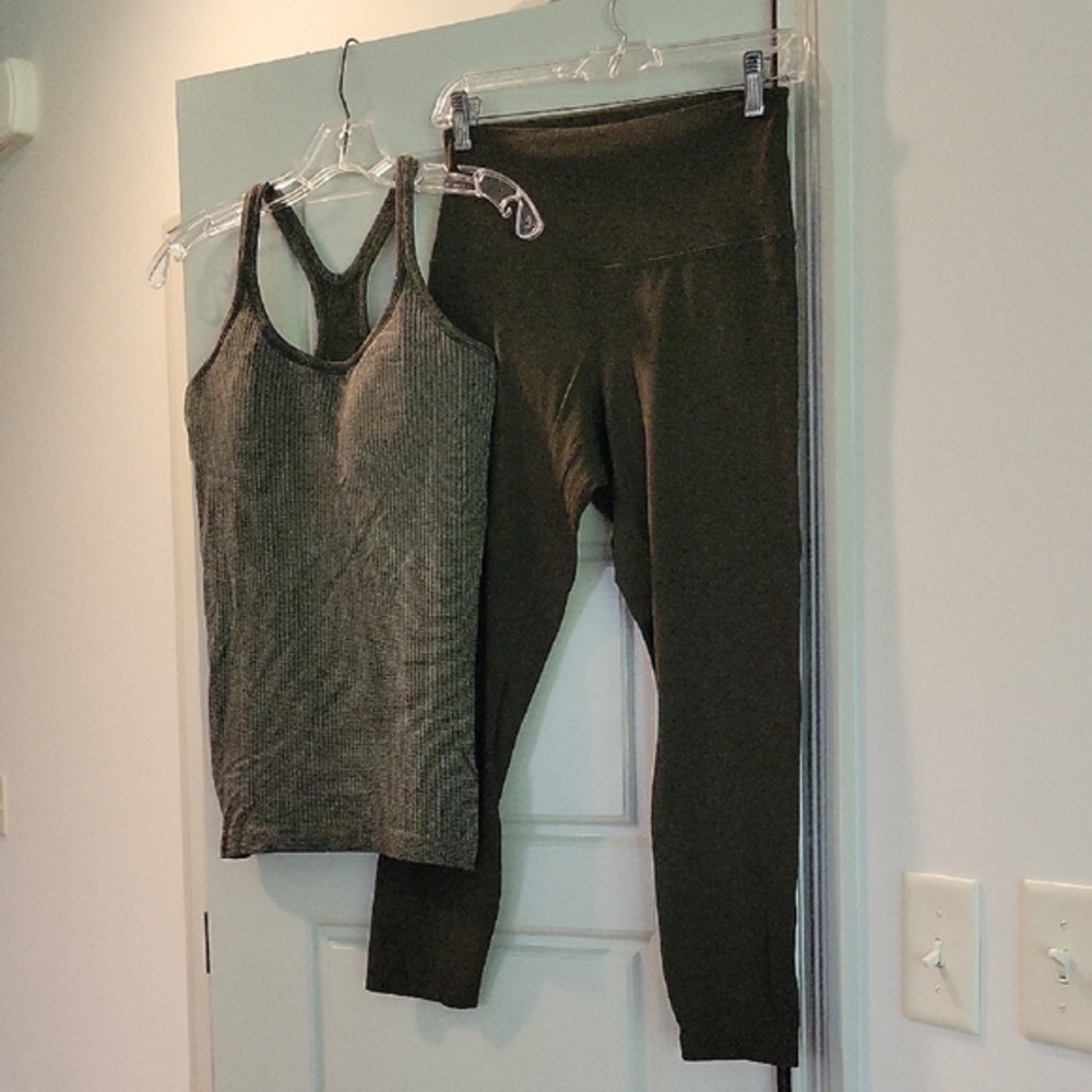 Lululemon *Leggings Only*- Army Green - Size 8 Align Fabric
